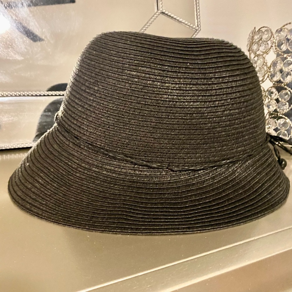 Sleek Woman’s Vince Camuto Hat